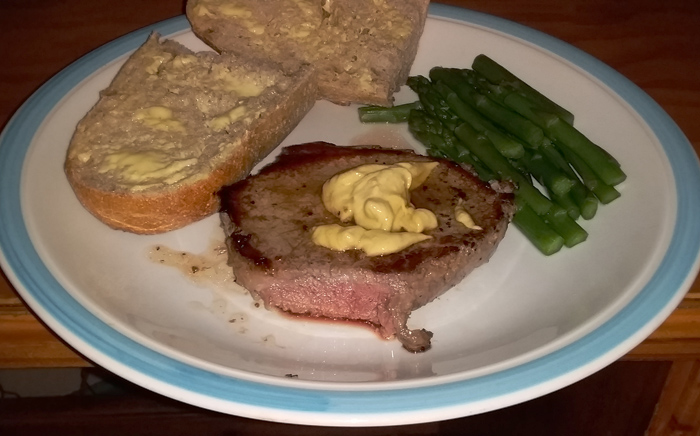 Steak_and_asparagus_27th_Dec_2022.jpg